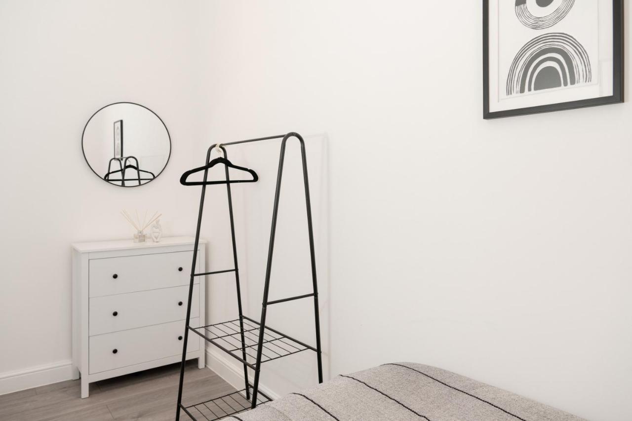 Fantastic New, London Apartment 3 Bed 1 Bath & Parking Whetstone Esterno foto