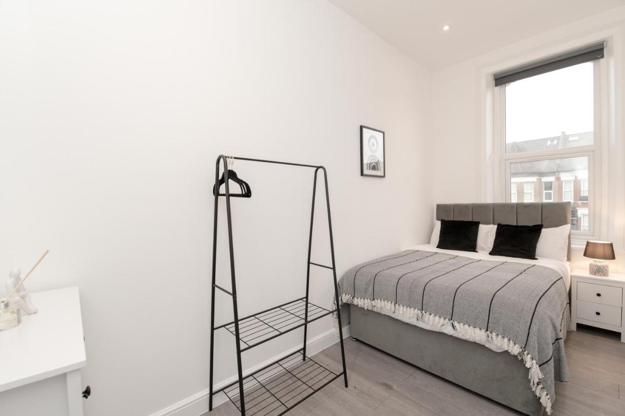 Fantastic New, London Apartment 3 Bed 1 Bath & Parking Whetstone Esterno foto